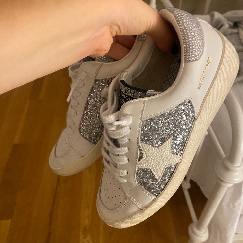 Silver and White Low-Top Sneakers with Glittery Design